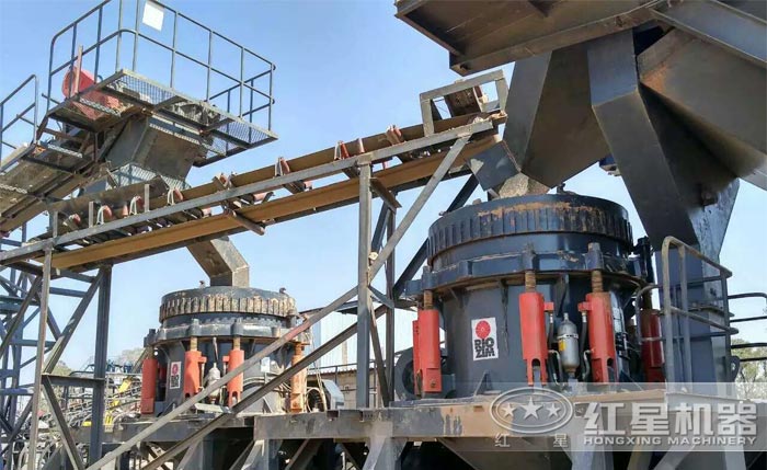 圓錐破碎機(jī)工作現(xiàn)場 圓錐破碎機(jī)工作現(xiàn)場