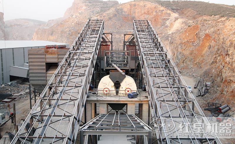 紅星錘式破碎機安裝生產現場 紅星錘式破碎機安裝生產現場